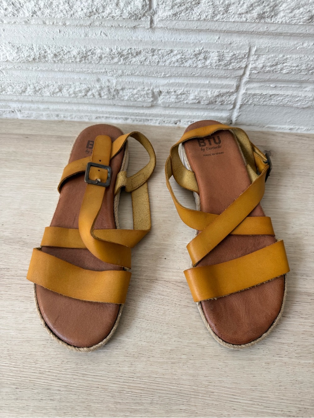 BTU by Bertuchi mustard yellow leather flat sandals boho size 40